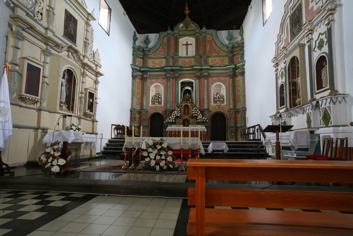 Fuerteventura, Antigua, Iglesia Nuestra Señora de la Antigua, Altare - mittelmeer-reise-und-meer.de