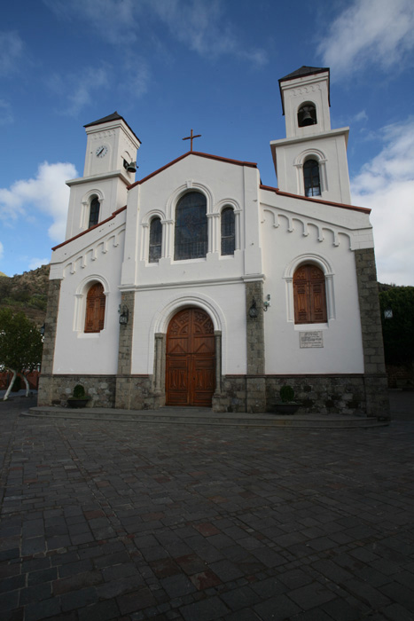 Gran Canaria, Tejeda, Kirche, Eingang Plaza Nuestra Señora Del Socorro - mittelmeer-reise-und-meer.de