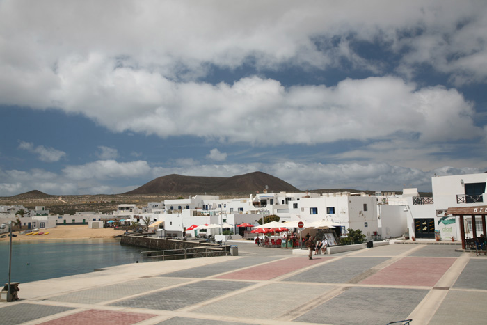 Lanzarote, Isla Graciosa, Hafen an der Avendia Virgen del Mar - mittelmeer-reise-und-meer.de