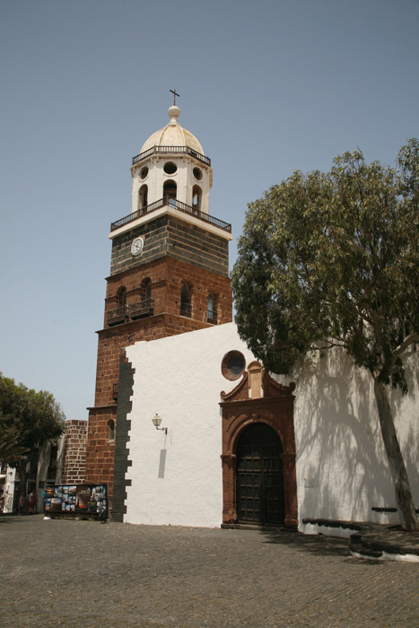 Lanzarote, Teguise, Iglesia de Nuestra Señora de Guadalupe, Eingang - mittelmeer-reise-und-meer.de