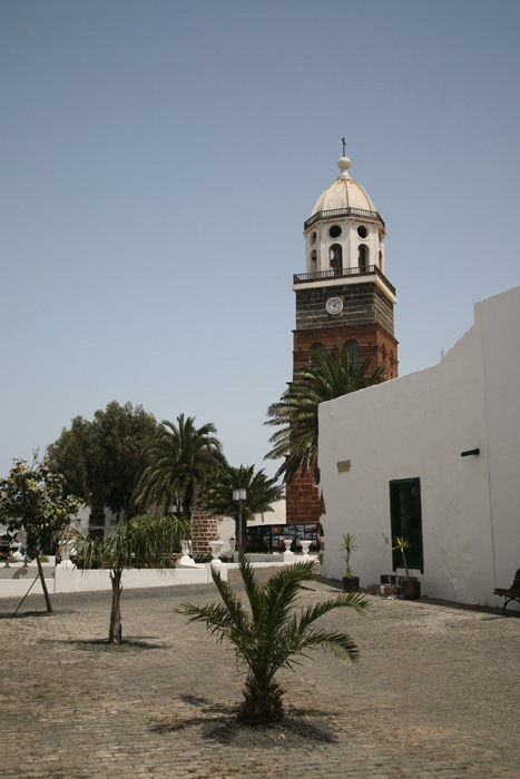 Lanzarote, Teguise, Iglesia de Nuestra SeÃ±ora de Guadalupe, Plaza - mittelmeer-reise-und-meer.de