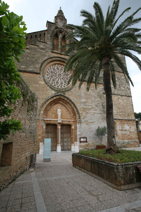 Mallorca, Alcudia, Esglesia Sant Jaume, Eingangsportal - mittelmeer-reise-und-meer.de