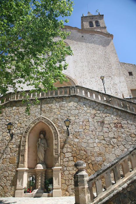 Mallorca, Andratx, Aufgang Pfarrkirche - mittelmeer-reise-und-meer.de