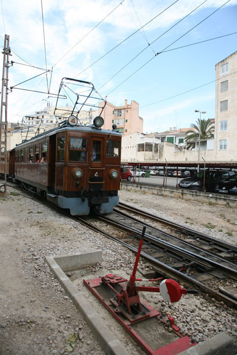 Mallorca, Palma de Mallorca, Roter Blitz im Bahnhof von Palma - mittelmeer-reise-und-meer.de