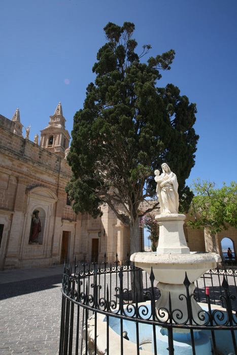 Malta, Mellieha, Höhlenkirche St. Marija, Brunnen - mittelmeer-reise-und-meer.de