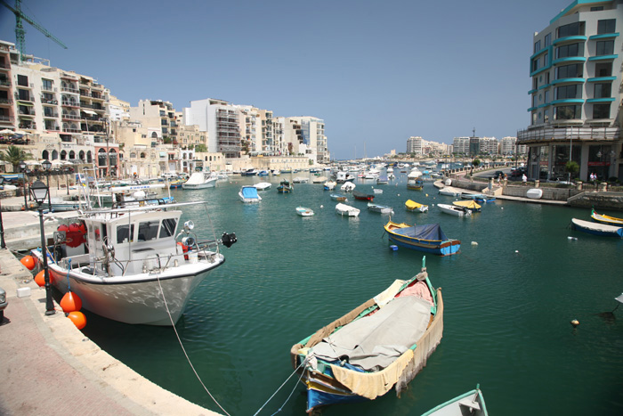 Malta, St. Julians, Spinola Bay, Blick von der Triq San Gorg, Hafen - mittelmeer-reise-und-meer.de