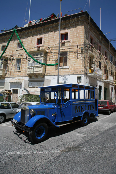 Malta, Vittoriosa (Birgu), 3 Cities, Uralter Malta-Bus in der Triq P. Boffa - mittelmeer-reise-und-meer.de