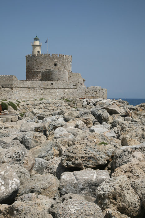 Rhodos, Rhodos-Stadt, Kastell Ágios Nikólaos, Innenhof - mittelmeer-reise-und-meer.de