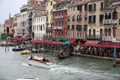 Restaurants in der Riva del Vin, Canal Grande, Venedig
