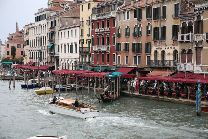 Venedig, Canal Grande, Restaurants in der Riva del Vin - mittelmeer-reise-und-meer.de