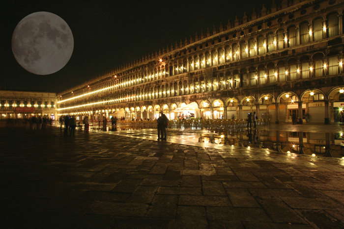 Venedig, Piazza San Marco, Markusplatz, Der Markusplatz bei Nacht - mittelmeer-reise-und-meer.de