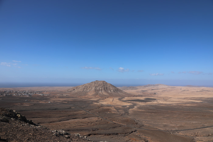 Fuerteventura, Mirador de Vallebrón, Blick auf die Montaña Sagrada de Tindaya - mittelmeer-reise-und-meer.de