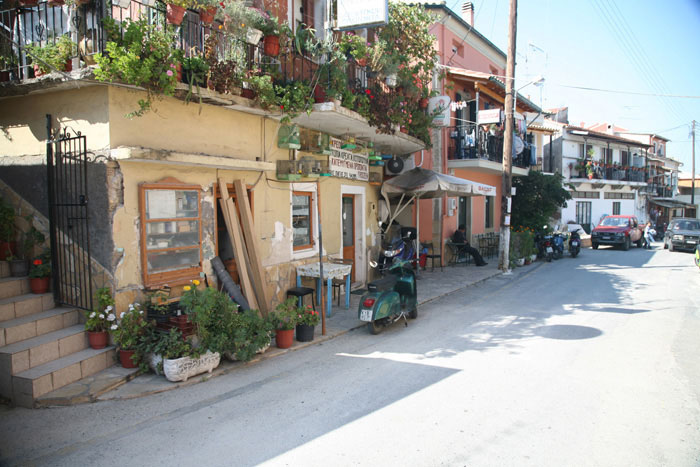 Korfu, Sinarades, Pelekas, Hauptstraße von Sinarades - mittelmeer-reise-und-meer.de