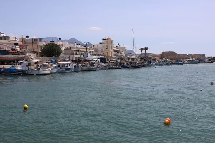 Kreta, Ierapetra, Hafen-Panorama mit Glockenturm - mittelmeer-reise-und-meer.de