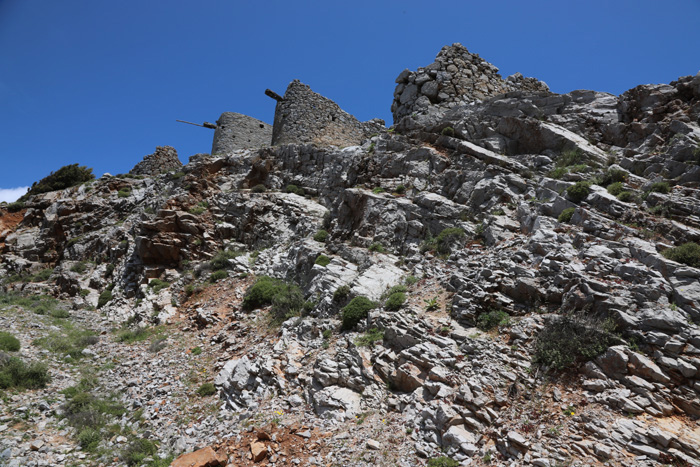 Kreta, Lassithi-Hochebene, Windmühlen am Seli Ambelou Pass (1) - mittelmeer-reise-und-meer.de