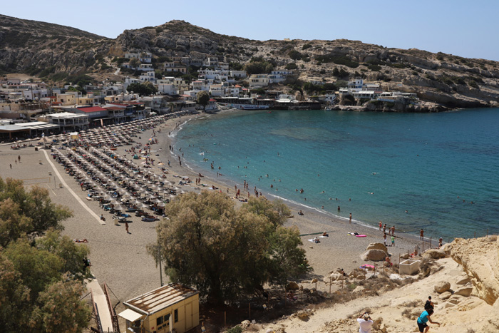 Kreta, Matala, Blick von den Felsenhöhlen auf die Bucht (1) - mittelmeer-reise-und-meer.de