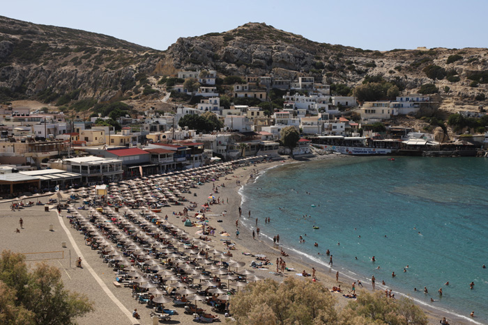 Kreta, Matala, Blick von den Felsenhöhlen auf die Bucht (1) - mittelmeer-reise-und-meer.de