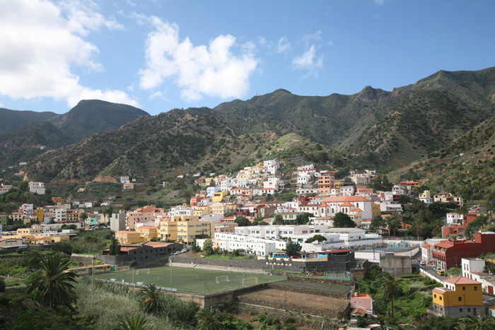 La Gomera, Vallehermoso, Blick vom Ortseingang an der GM-1 - mittelmeer-reise-und-meer.de