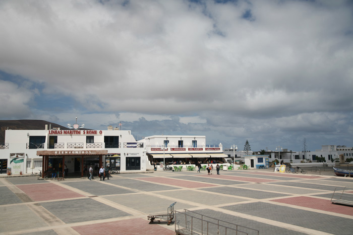 Lanzarote, Isla Graciosa, Hafen an der Avendia Virgen del Mar - mittelmeer-reise-und-meer.de