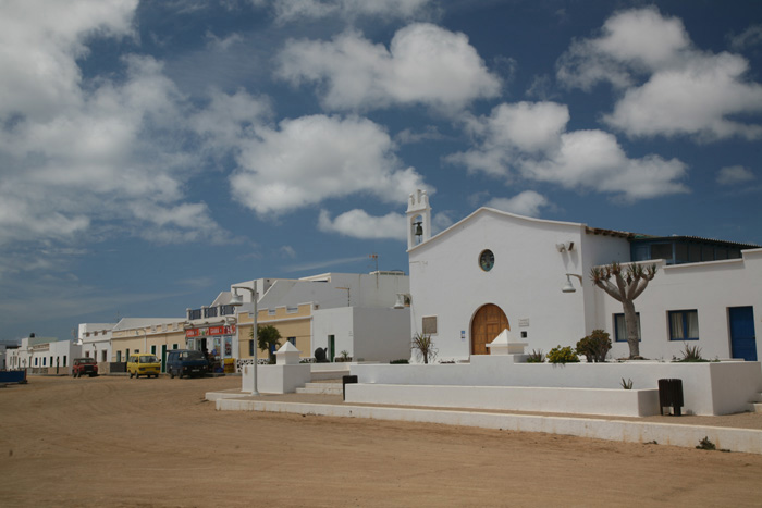 Lanzarote, La Graciosa, Kirche in Caleta del Sebo - mittelmeer-reise-und-meer.de