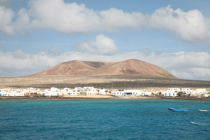 Lanzarote, La Graciosa, Überfahrt, Einfahrt in den Hafen - mittelmeer-reise-und-meer.de