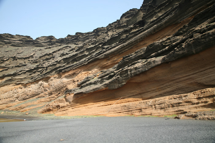 Lanzarote, Lago Verde, Gesteinsschichten - mittelmeer-reise-und-meer.de