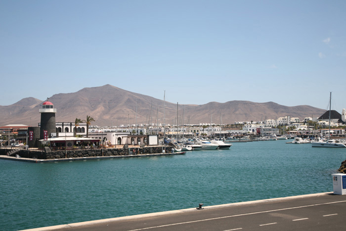 Lanzarote, Playa Blanca, Leuchtturm in der Marina Rubicon - mittelmeer-reise-und-meer.de