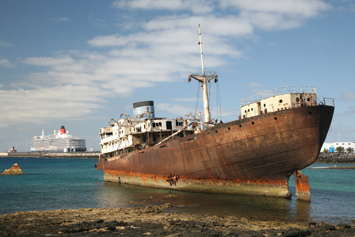 Lanzarote, Wrack Temple Hall - Telamon, Gelandet und gestrandet - Queen Elizabeth - mittelmeer-reise-und-meer.de