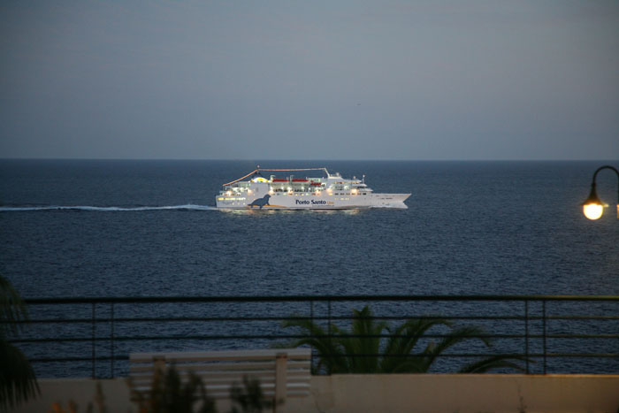 Madeira, Canico de Baixo, Fähre von Porto Santo, abends - mittelmeer-reise-und-meer.de