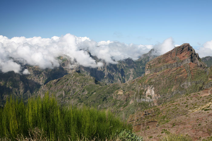 Madeira, Pico de Arieiro, Blick nach Westen, Schönwetterwolken - mittelmeer-reise-und-meer.de Madeira, Pico de Arieiro, Blick nach Westen, Schönwetterwolken - mittelmeer-reise-und-meer.de