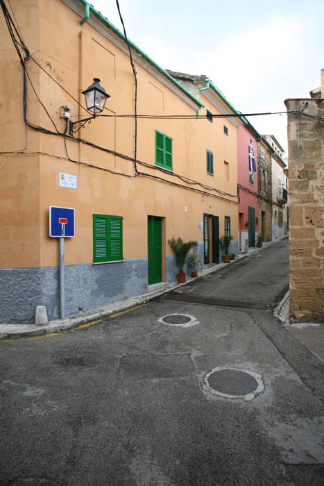 Mallorca, Alcudia, Carrer del Quarter de la Cavalleria - mittelmeer-reise-und-meer.de