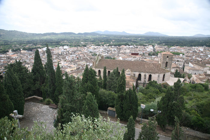 Mallorca, Arta, Festung, Blick auf Wehrkirche - mittelmeer-reise-und-meer.de