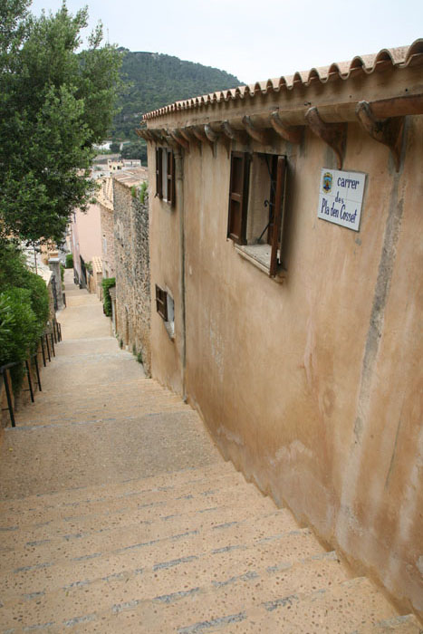 Mallorca, Capdepera, Carrer Major, Nähe Festung - mittelmeer-reise-und-meer.de