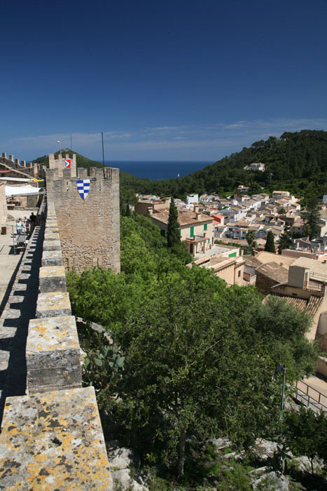 Mallorca, Capdepera, Festung, Blick auf Capdepera und das Meer - mittelmeer-reise-und-meer.de