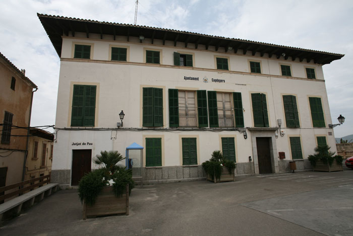 Mallorca, Capdepera, Rathaus an der Carrer Major - mittelmeer-reise-und-meer.de