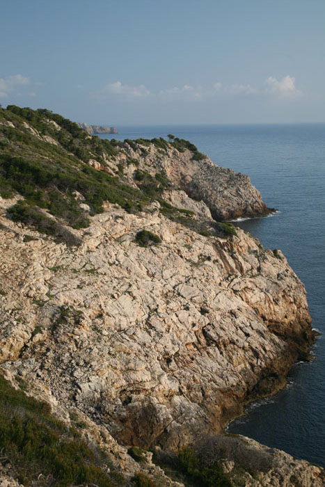 Mallorca, Leuchtturm Punta de Capdepera, Bucht kurz nach Sonnenaufgang - mittelmeer-reise-und-meer.de