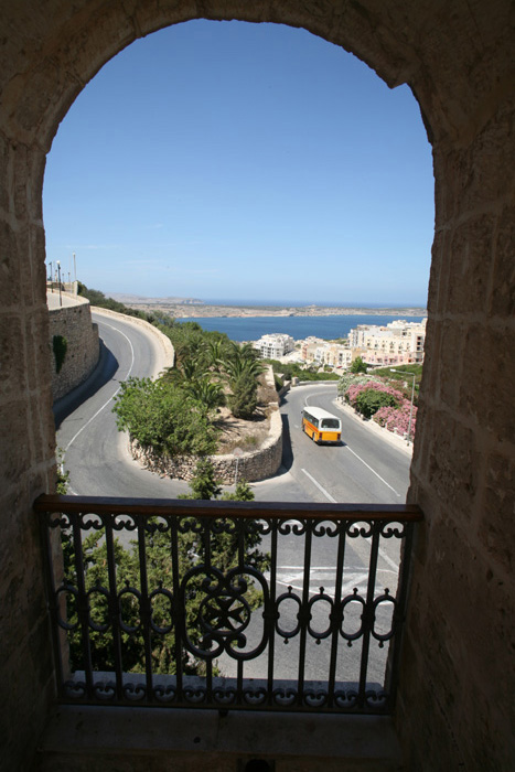 Malta, Mellieha, Höhlenkirche St. Marija, Blick Triq il Marfa - mittelmeer-reise-und-meer.de