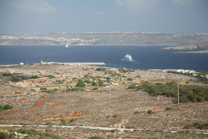 Malta, St. Agatha´s Tower, The Red Tower, Blick Comino, Marfa Ridge - mittelmeer-reise-und-meer.de