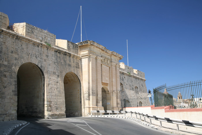 Malta, Senglea, 3 Cities, Einfahrt durch das Stadttor in die Settembru - mittelmeer-reise-und-meer.de