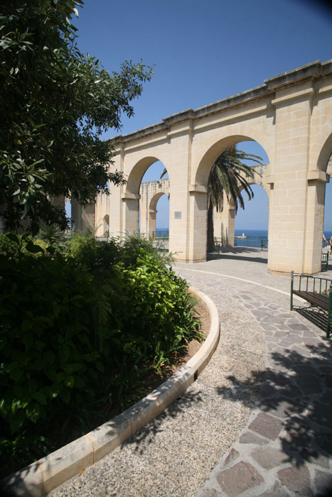 Malta, Valletta, Lower Barrakka Gardens, Torbögen, Blick 3 Cities - mittelmeer-reise-und-meer.de