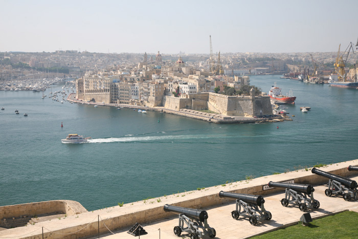 Malta, Valletta, Upper Barrakka Gardens, Kreuzfahrtschiff - mittelmeer-reise-und-meer.de