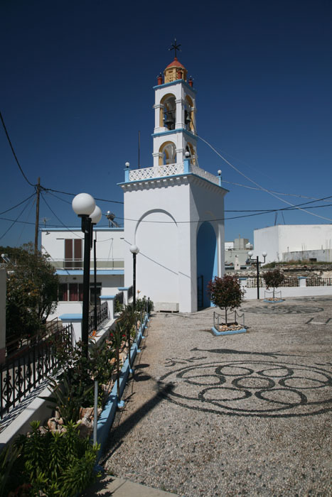 Rhodos, Embona, Kirche, Glockenturm, Innenhof - mittelmeer-reise-und-meer.de