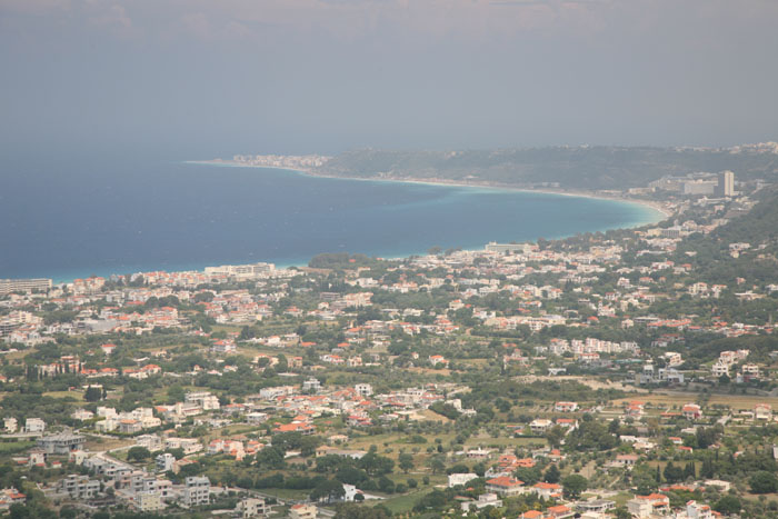 Rhodos, Filerimos, Blick Ialyssos und Rhodos-Stadt - mittelmeer-reise-und-meer.de