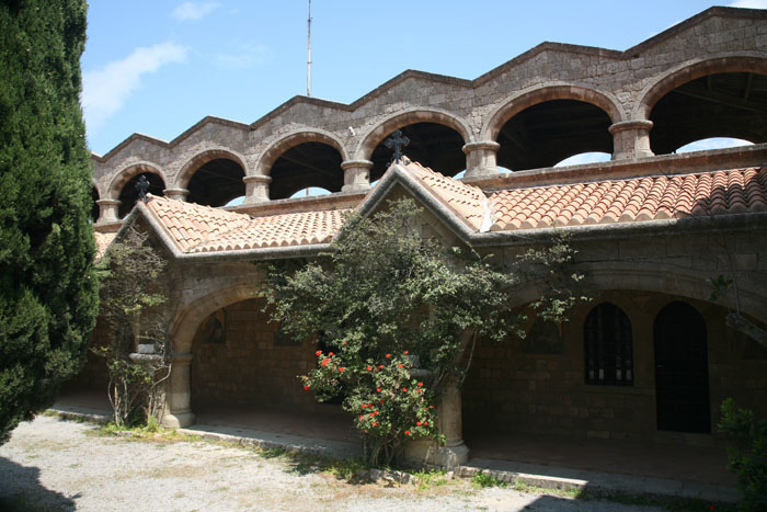 Rhodos, Filerimos, Kloster, Innenhof, Brunnen - mittelmeer-reise-und-meer.de