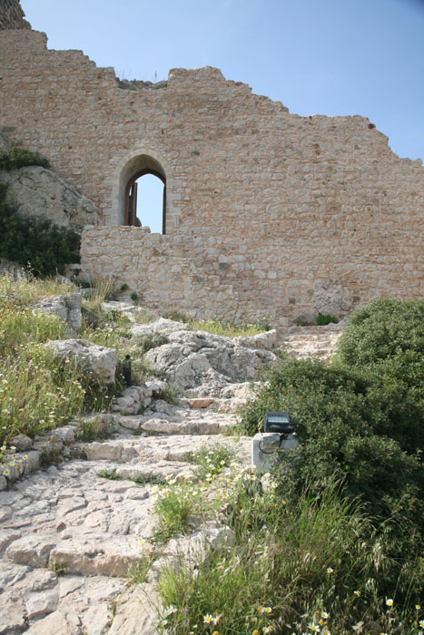 Rhodos, Kastell Kritinia, Eingang, Verteidigungswall, Wilde Blumen - mittelmeer-reise-und-meer.de