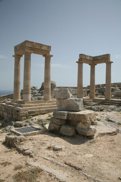 Rhodos, Lindos, Akropolis, Säulen - mittelmeer-reise-und-meer.de