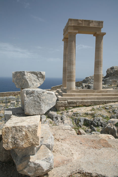 Rhodos, Lindos, Akropolis, Säulen - mittelmeer-reise-und-meer.de