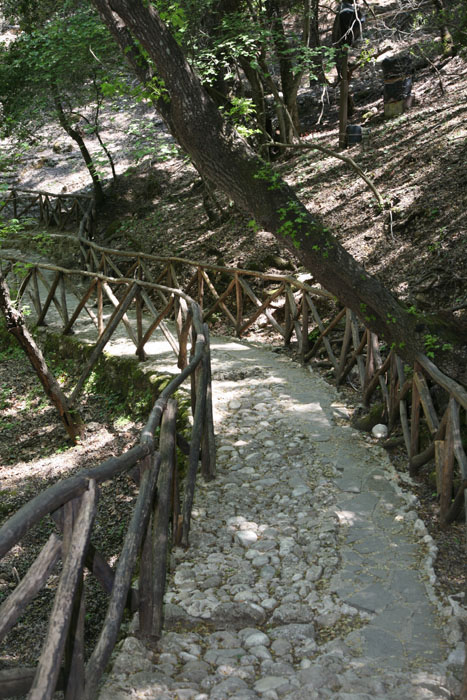 Rhodos, Schmetterlingstal Petaloudes, Durchgang - mittelmeer-reise-und-meer.de