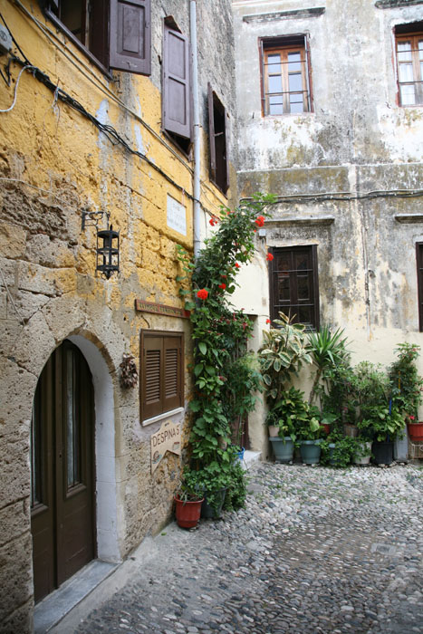 Rhodos, Rhodos-Stadt, Rundbögen in der Agiou Fanouriou, Diokleous - mittelmeer-reise-und-meer.de