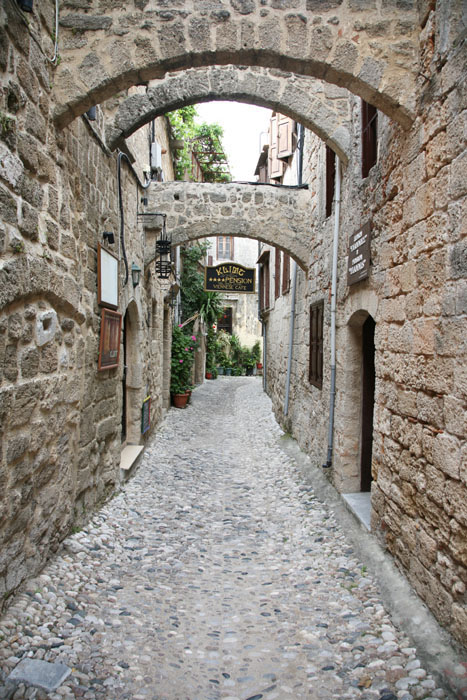 Rhodos, Rhodos-Stadt, Rundbögen in der Agiou Fanouriou, Diokleous - mittelmeer-reise-und-meer.de